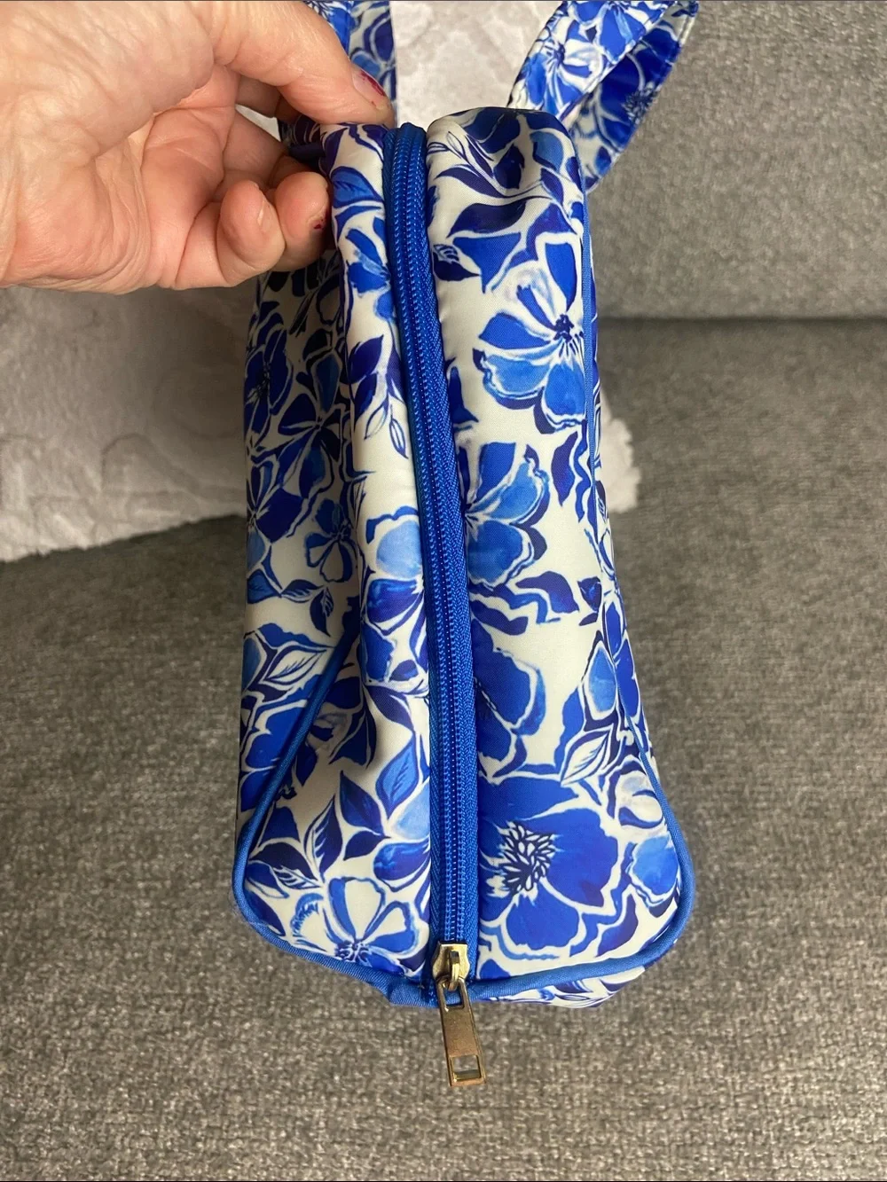 Ellen Tracy Blue and White Floral Cosmetic Tote